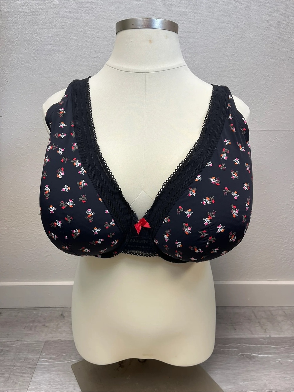 Cacique Red & White Floral Bra - Size 44H